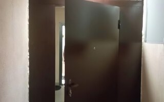 металлическая дверь в тамбур с вентиляцией